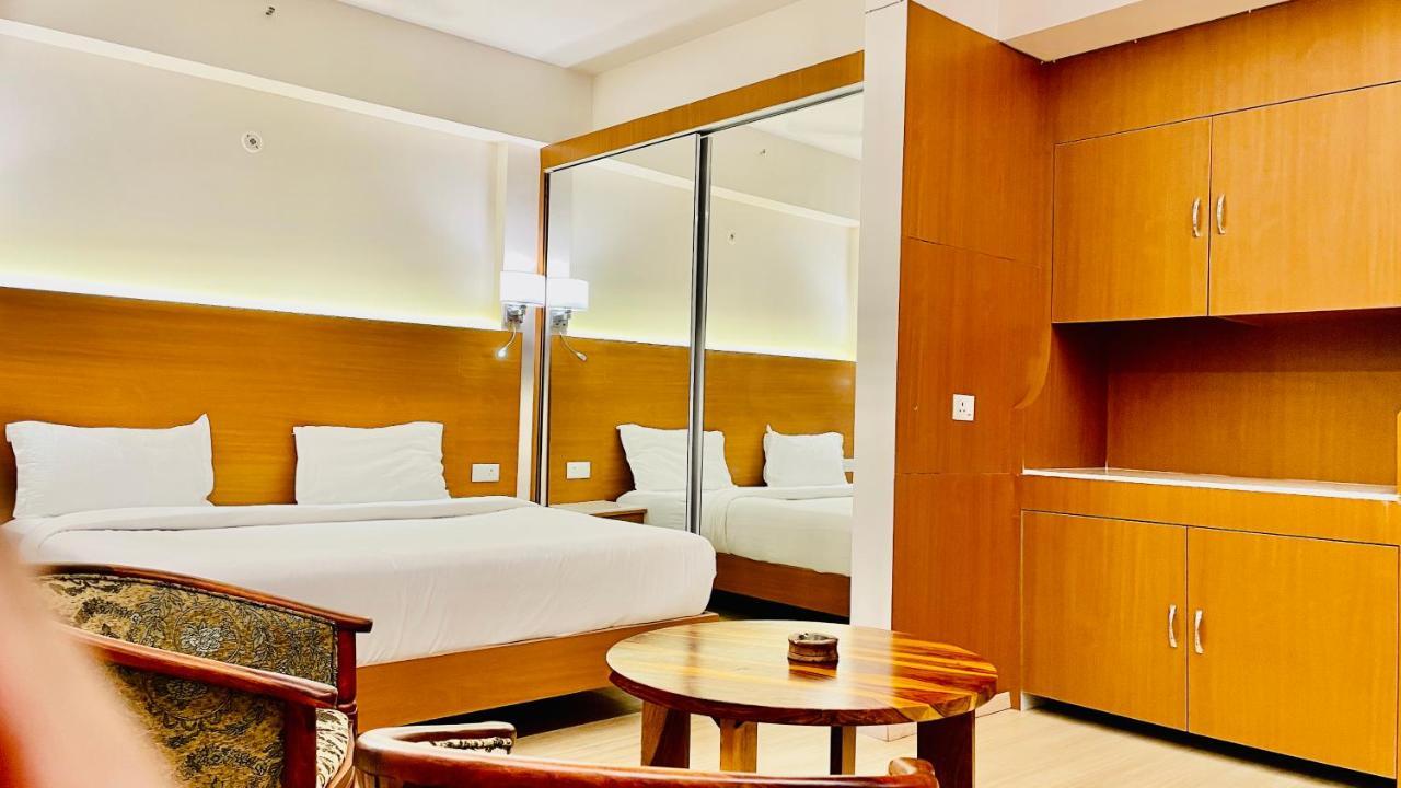 Апарт отель Neel Skye - Couple Friendly - Dlf My Pad, Gomtinagar , Лакхнау Экстерьер фото