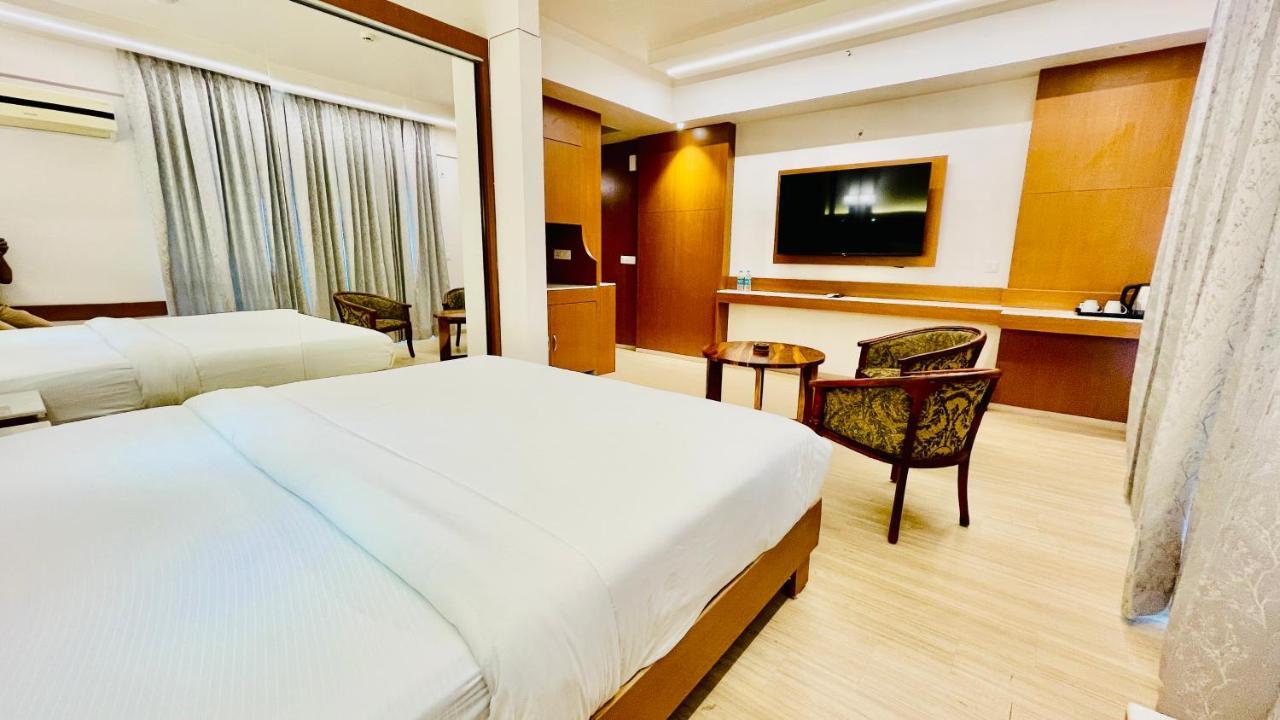Апарт отель Neel Skye - Couple Friendly - Dlf My Pad, Gomtinagar , Лакхнау Экстерьер фото