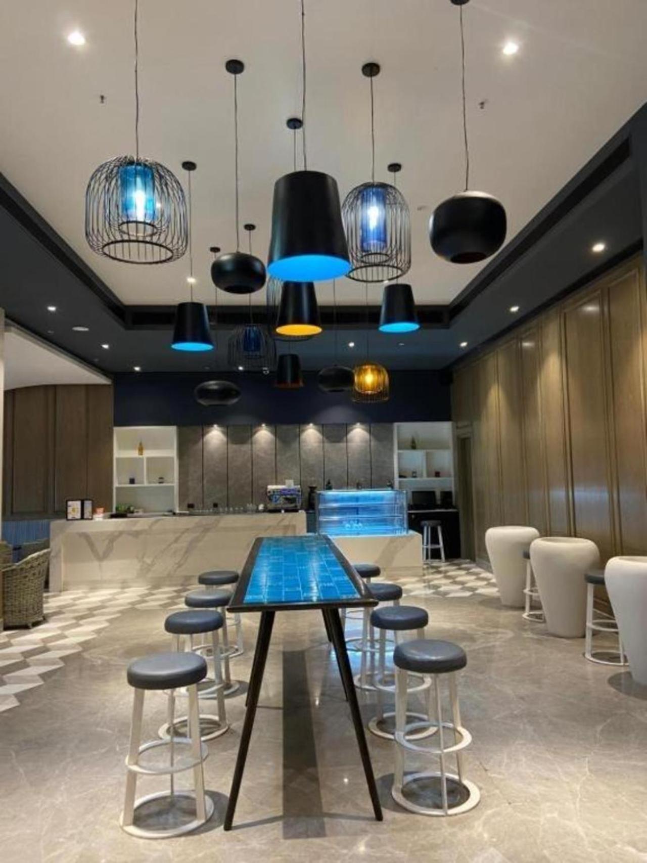 Апарт отель Neel Skye - Couple Friendly - Dlf My Pad, Gomtinagar , Лакхнау Экстерьер фото