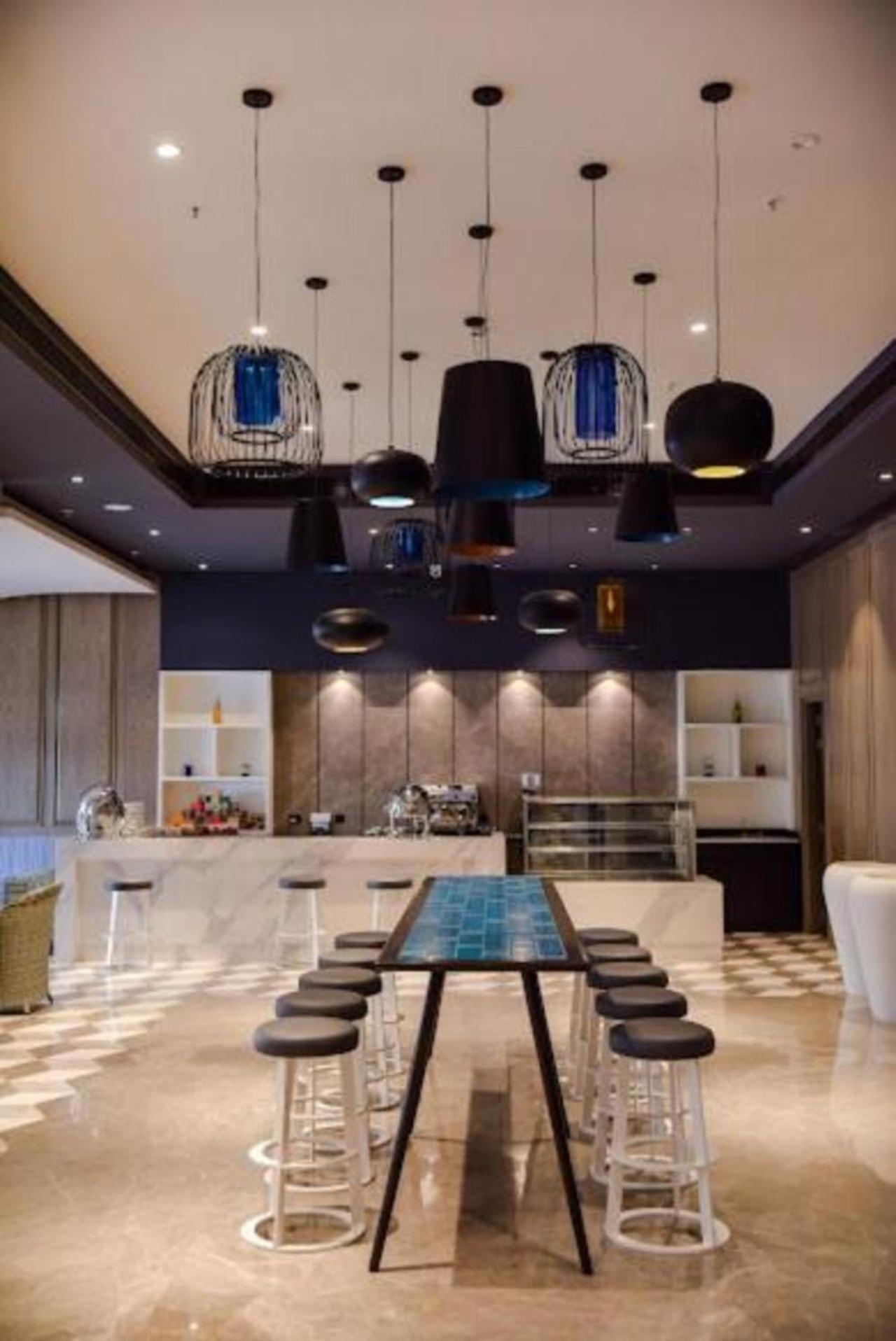 Апарт отель Neel Skye - Couple Friendly - Dlf My Pad, Gomtinagar , Лакхнау Экстерьер фото